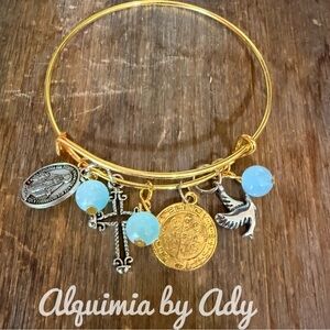 Aquamarine beaded bracelet/manifesting Tranquility and peace healing crystals